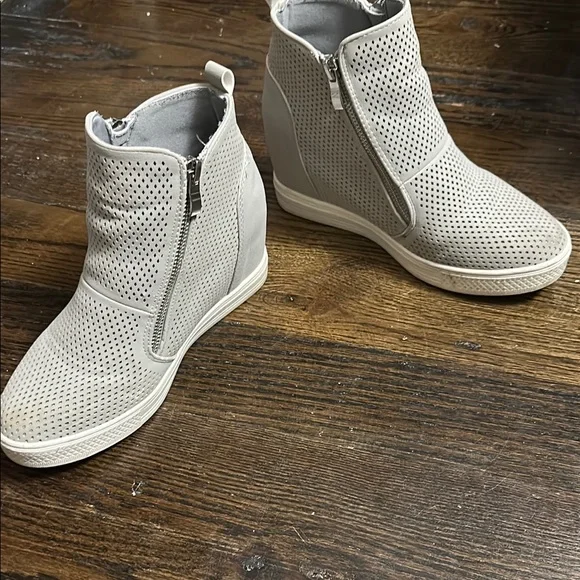 CCOCCI Gray Wedged Ankle Booties - Picture 3 of 4